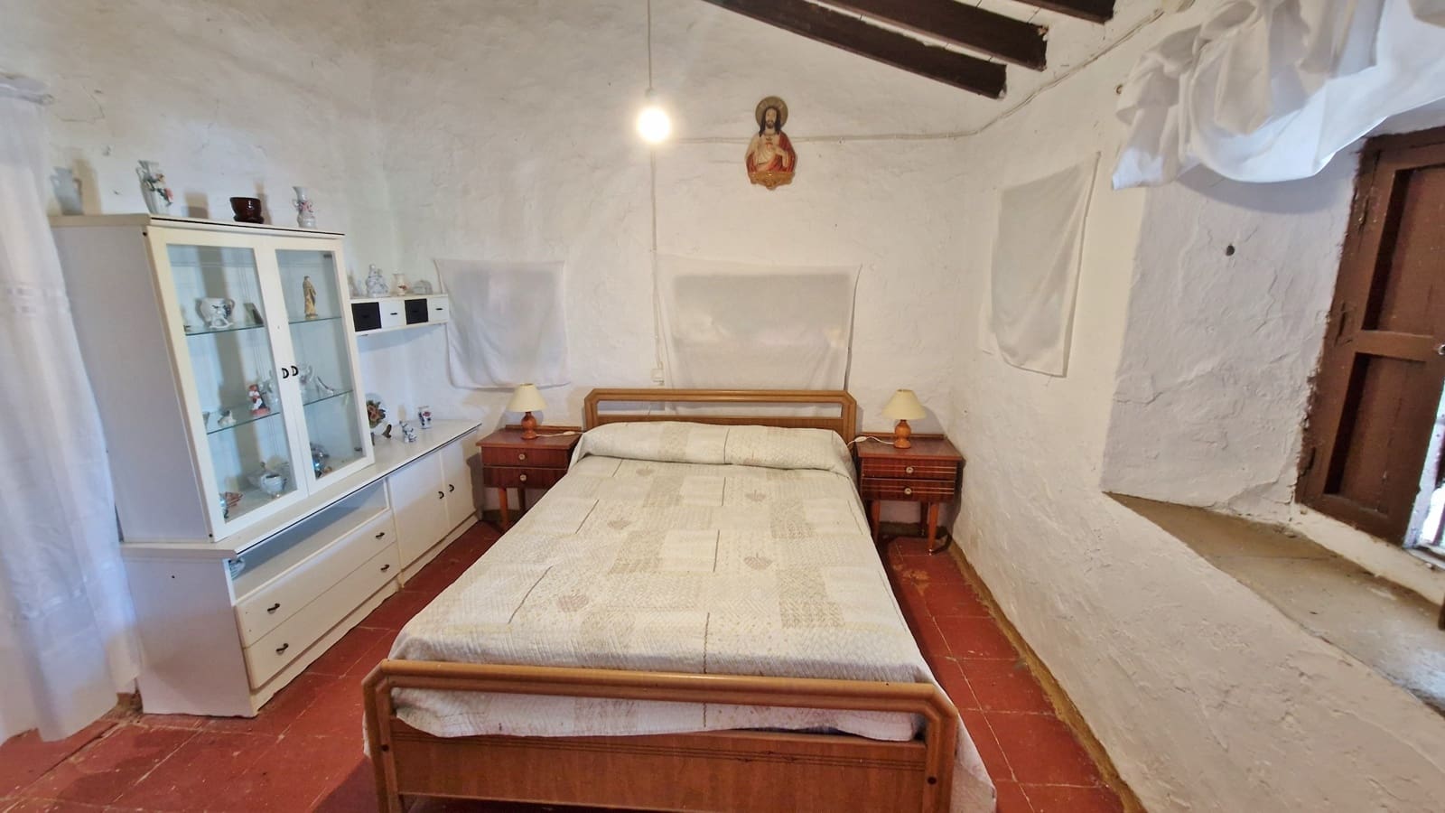 2 soveværelse Finca/Landehus til salg i Velez-Malaga med swimmingpool - € 149.000 (Ref: 9037886)