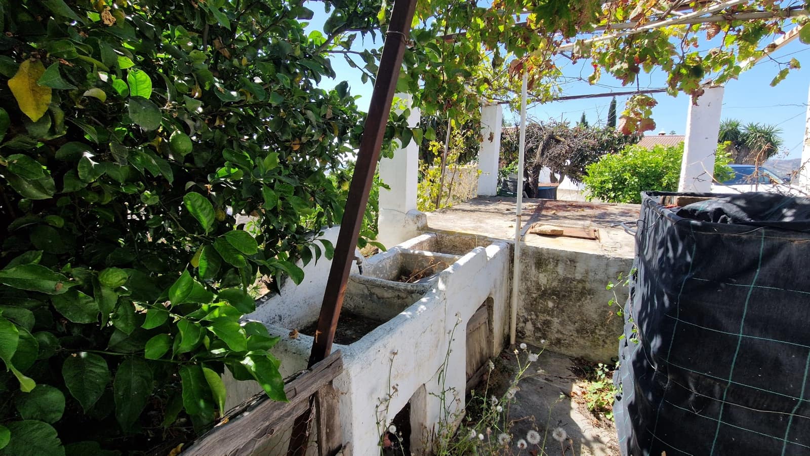 2 soveværelse Finca/Landehus til salg i Velez-Malaga med swimmingpool - € 149.000 (Ref: 9037886)