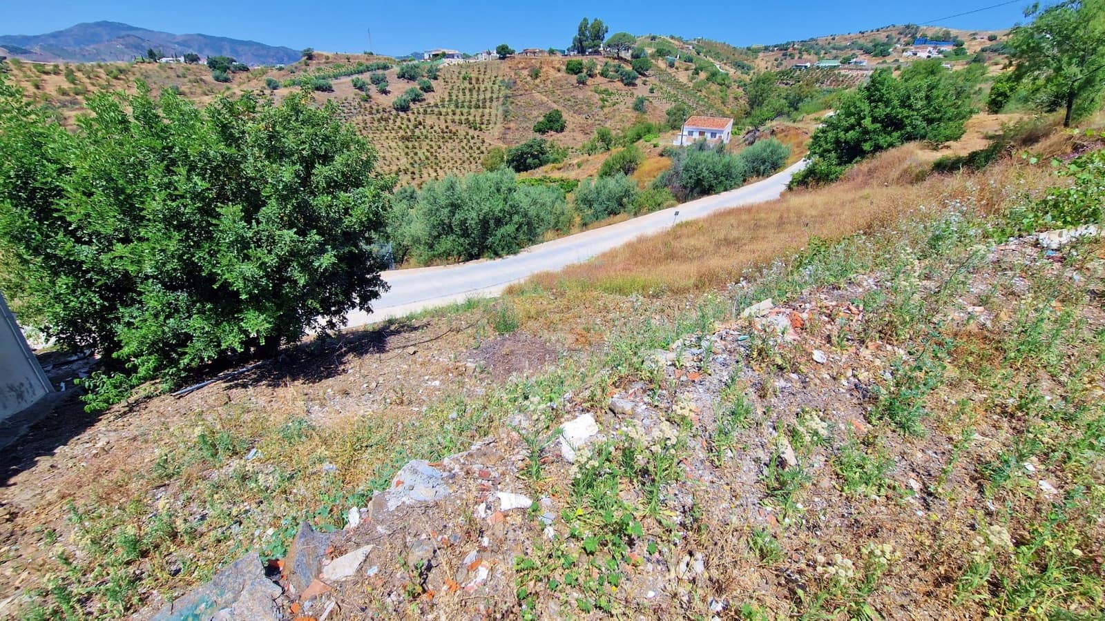 2 soveværelse Finca/Landehus til salg i Velez-Malaga med swimmingpool - € 149.000 (Ref: 9037886)