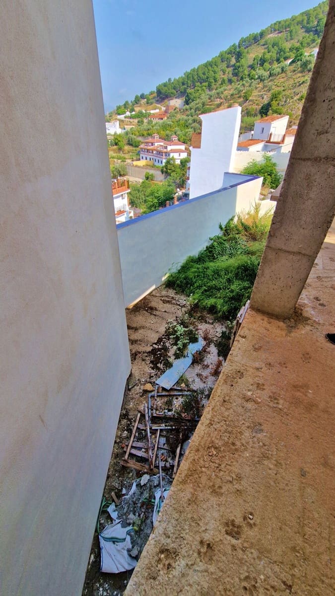 Teren niezagospodarowany na sprzedaż w Canillas de Aceituno - 99 000 € (Ref: 9075579)