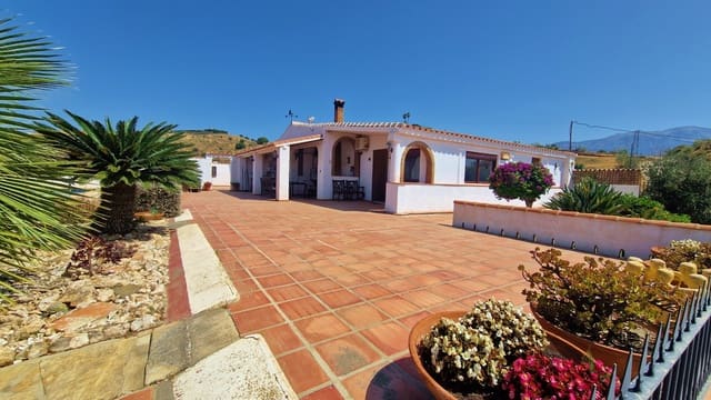 4 bedroom Finca/Country House for sale in Vélez-Málaga with pool - € 359,000 (Ref: 9111495)