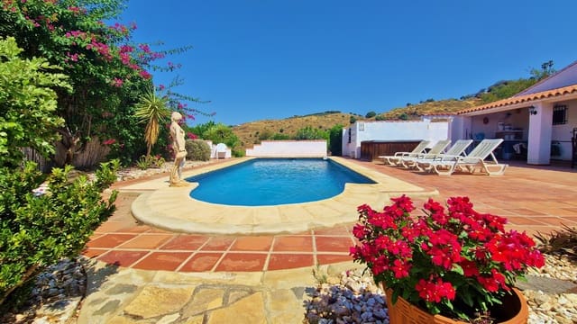 4 bedroom Finca/Country House for sale in Vélez-Málaga with pool - € 359,000 (Ref: 9111495)