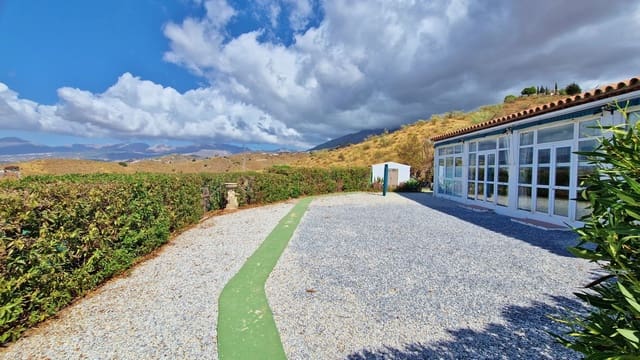 4 soveværelse Finca/Landehus til salg i Canillas de Aceituno med swimmingpool garage - € 345.000 (Ref: 9265125)