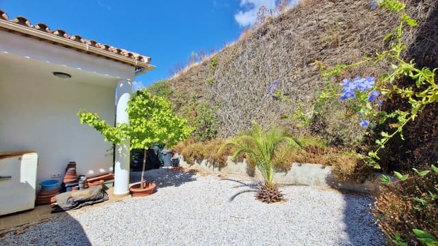 4 soveværelse Finca/Landehus til salg i Canillas de Aceituno med swimmingpool garage - € 345.000 (Ref: 9265125)