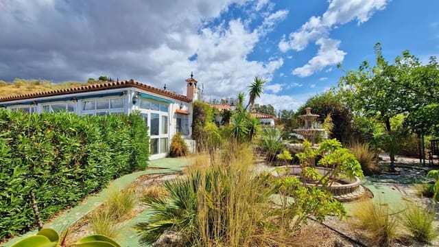 4 soveværelse Finca/Landehus til salg i Canillas de Aceituno med swimmingpool garage - € 345.000 (Ref: 9265125)