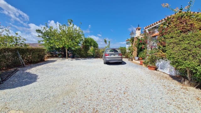 4 soveværelse Finca/Landehus til salg i Canillas de Aceituno med swimmingpool garage - € 345.000 (Ref: 9265125)