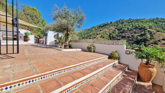 3 bedroom Finca/Country House for sale in Montefrío with garage - € 220,000 (Ref: 9296287)