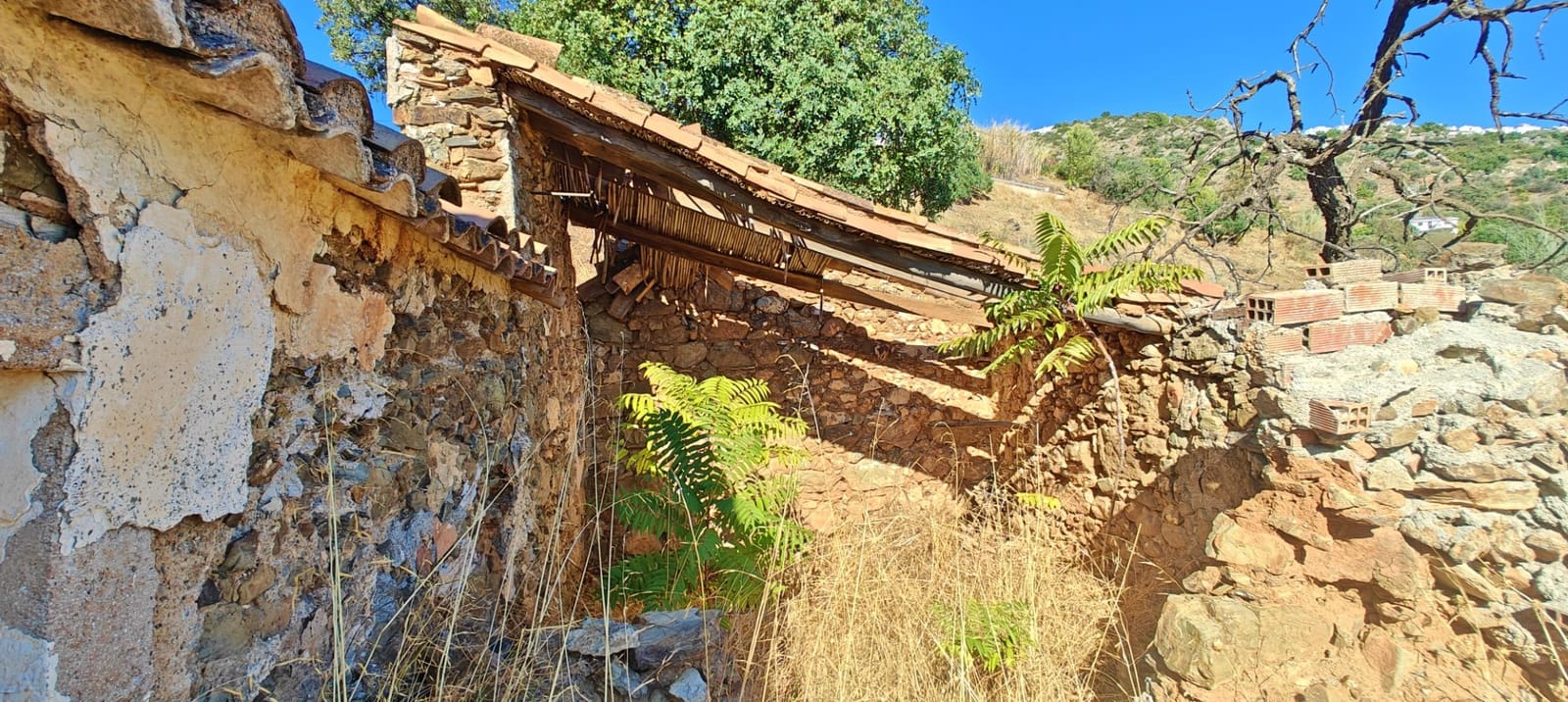 Finca/Landehus til salg i Comares - € 25.000 (Ref: 9386650)