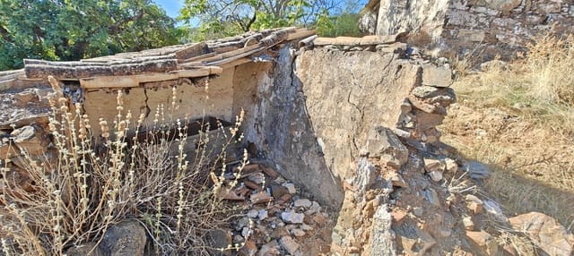 Finca/Landehus til salg i Comares - € 25.000 (Ref: 9386650)