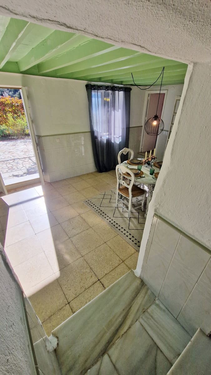 6 soveværelse Finca/Landehus til salg i Comares med swimmingpool garage - € 295.000 (Ref: 9410011)