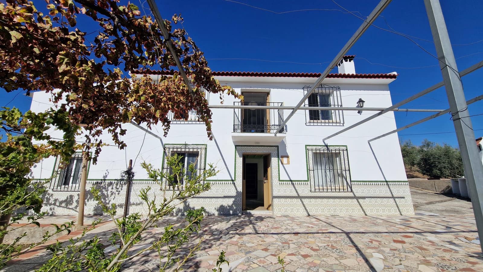 6 soveværelse Finca/Landehus til salg i Comares med swimmingpool garage - € 295.000 (Ref: 9410011)