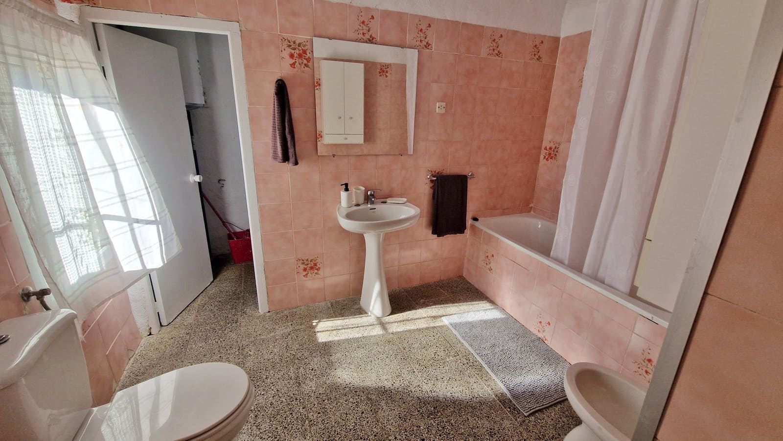 6 soveværelse Finca/Landehus til salg i Comares med swimmingpool garage - € 295.000 (Ref: 9410011)