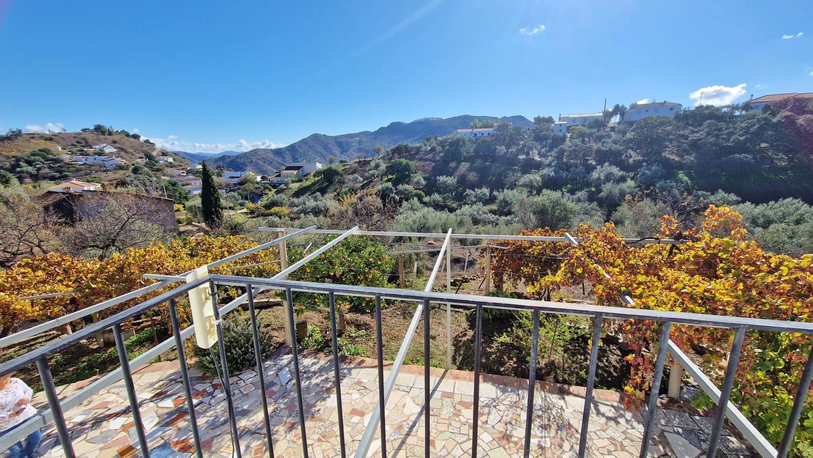 6 soveværelse Finca/Landehus til salg i Comares med swimmingpool garage - € 295.000 (Ref: 9410011)