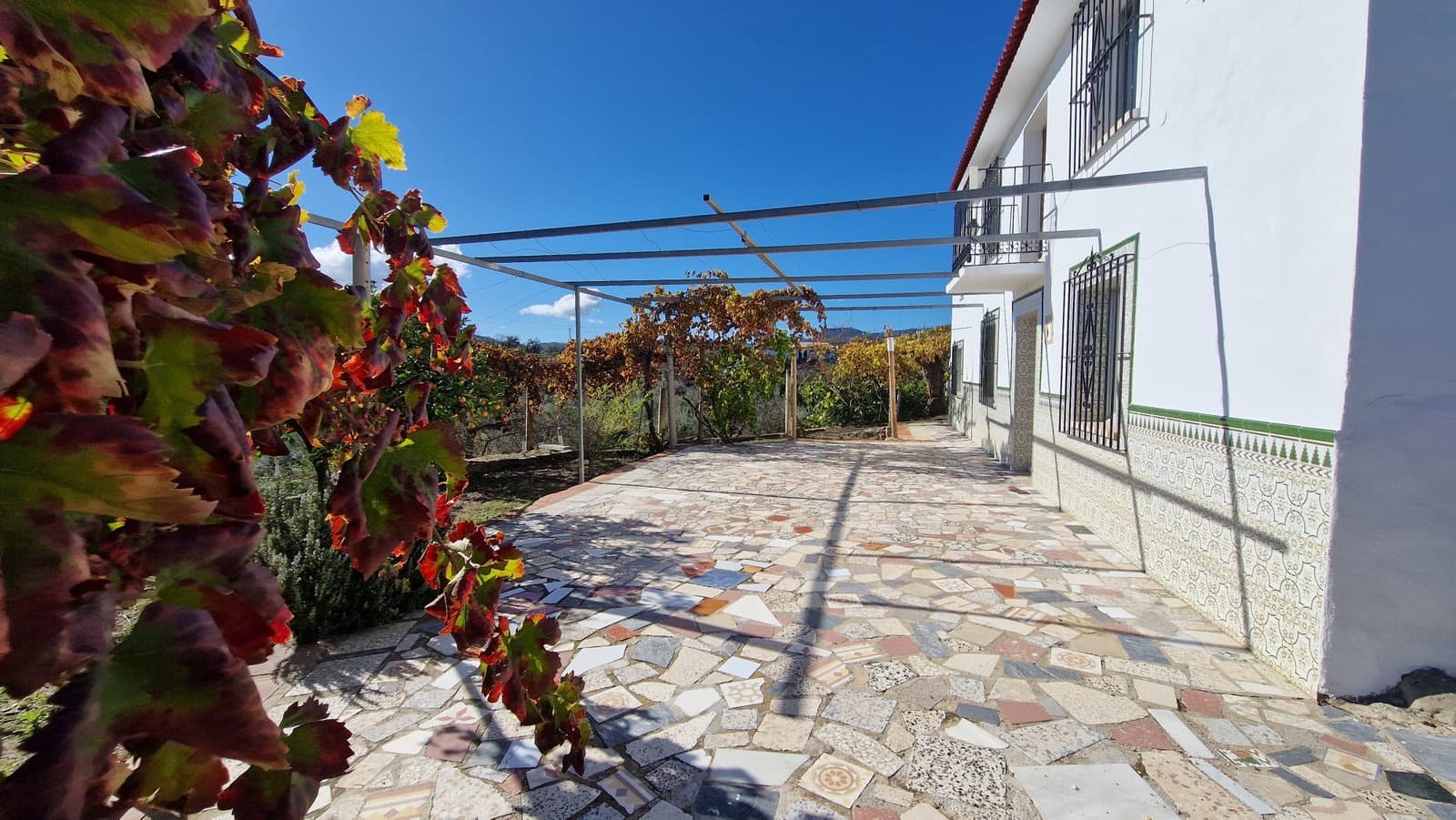 6 soveværelse Finca/Landehus til salg i Comares med swimmingpool garage - € 295.000 (Ref: 9410011)