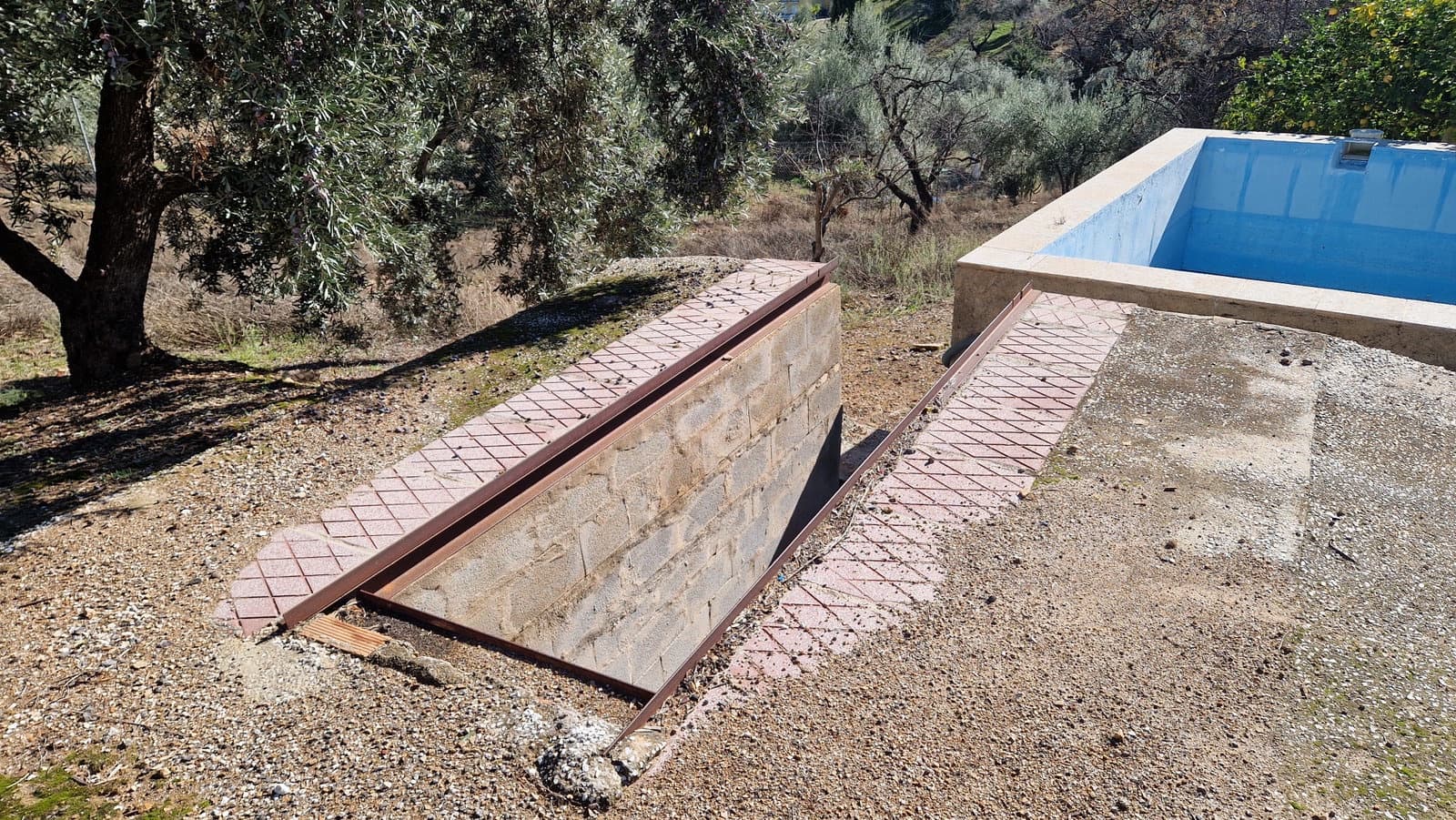 6 soveværelse Finca/Landehus til salg i Comares med swimmingpool garage - € 295.000 (Ref: 9410011)