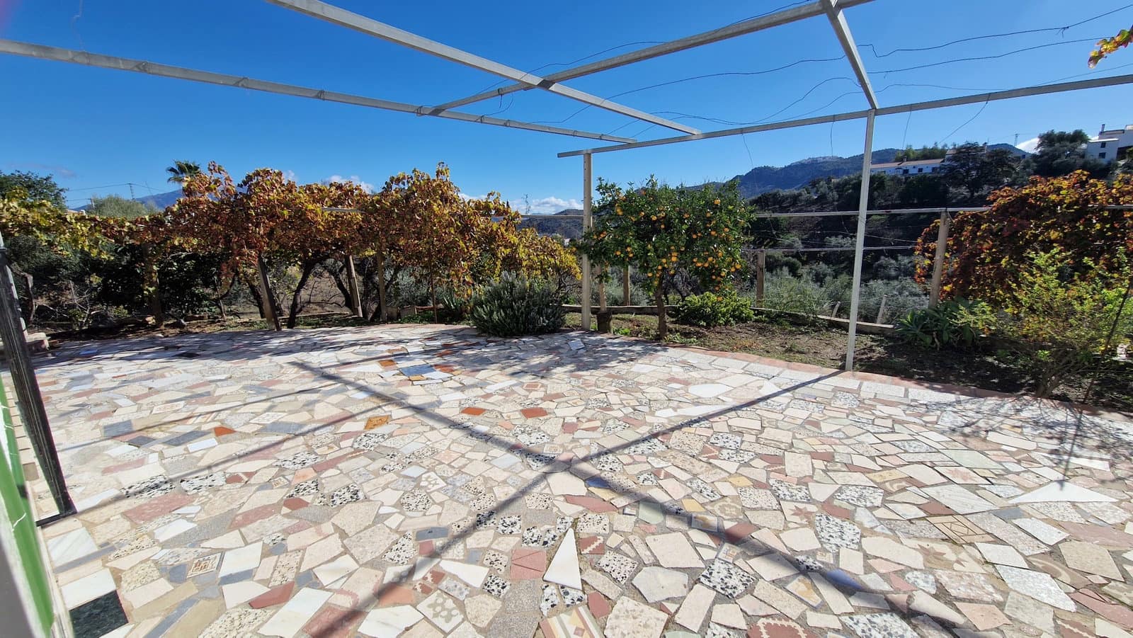 6 soveværelse Finca/Landehus til salg i Comares med swimmingpool garage - € 295.000 (Ref: 9410011)