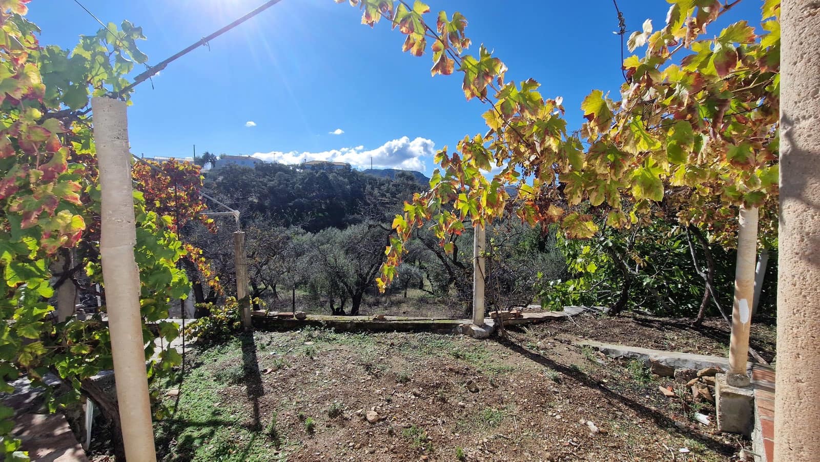 6 soveværelse Finca/Landehus til salg i Comares med swimmingpool garage - € 295.000 (Ref: 9410011)