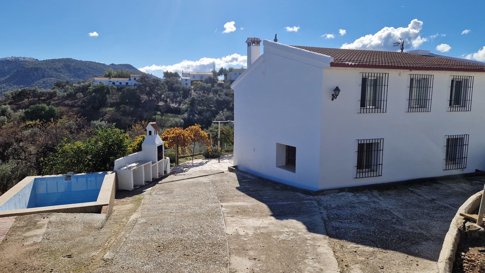 6 soveværelse Finca/Landehus til salg i Comares med swimmingpool garage - € 295.000 (Ref: 9410011)