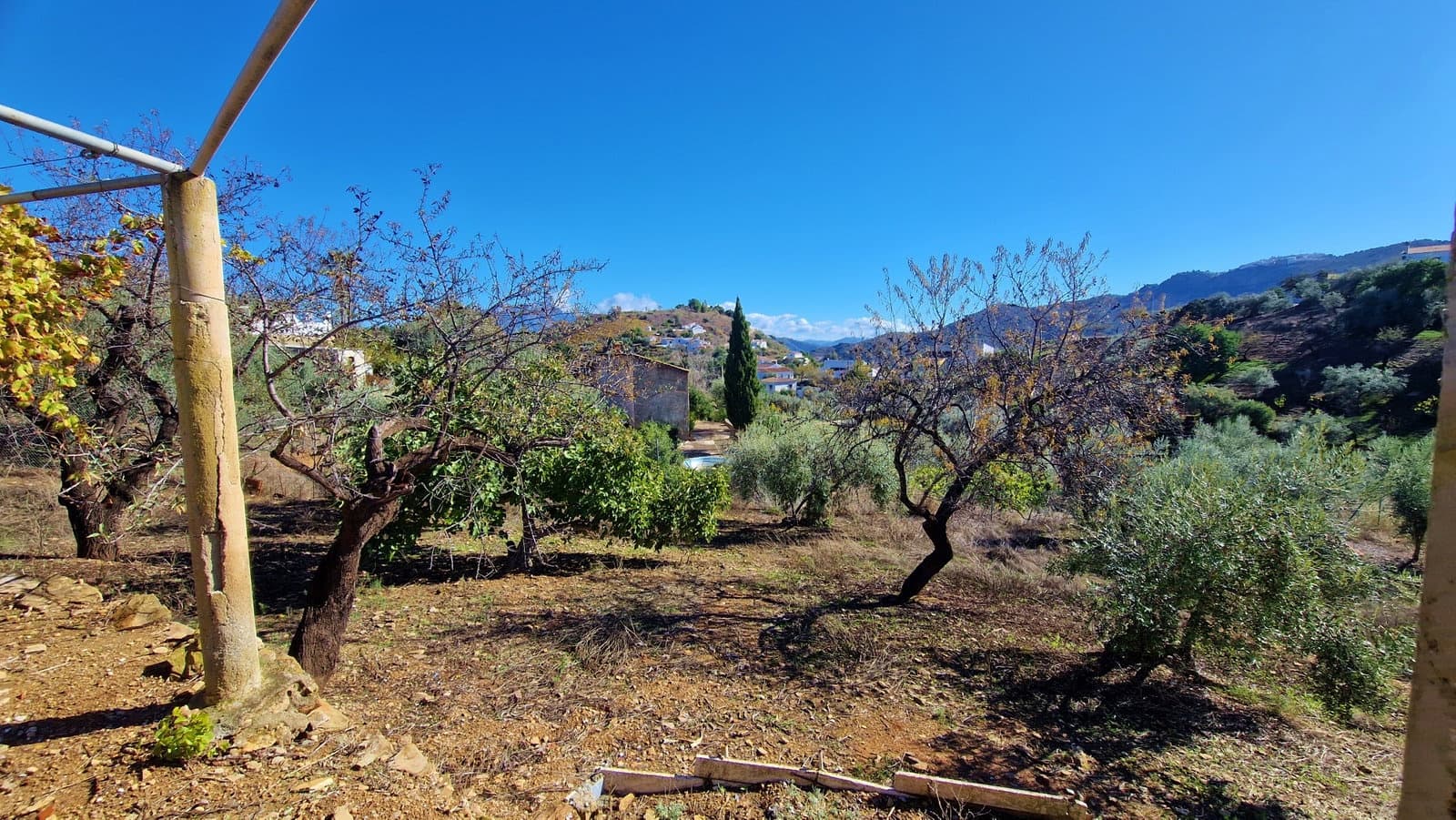 6 soveværelse Finca/Landehus til salg i Comares med swimmingpool garage - € 295.000 (Ref: 9410011)