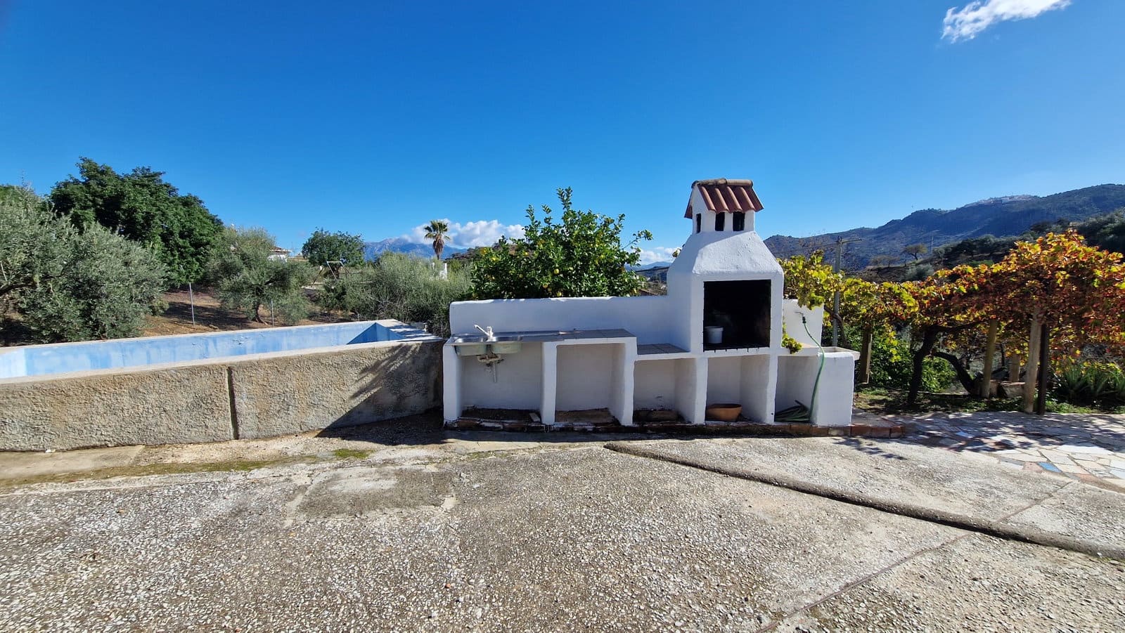 6 soveværelse Finca/Landehus til salg i Comares med swimmingpool garage - € 295.000 (Ref: 9410011)