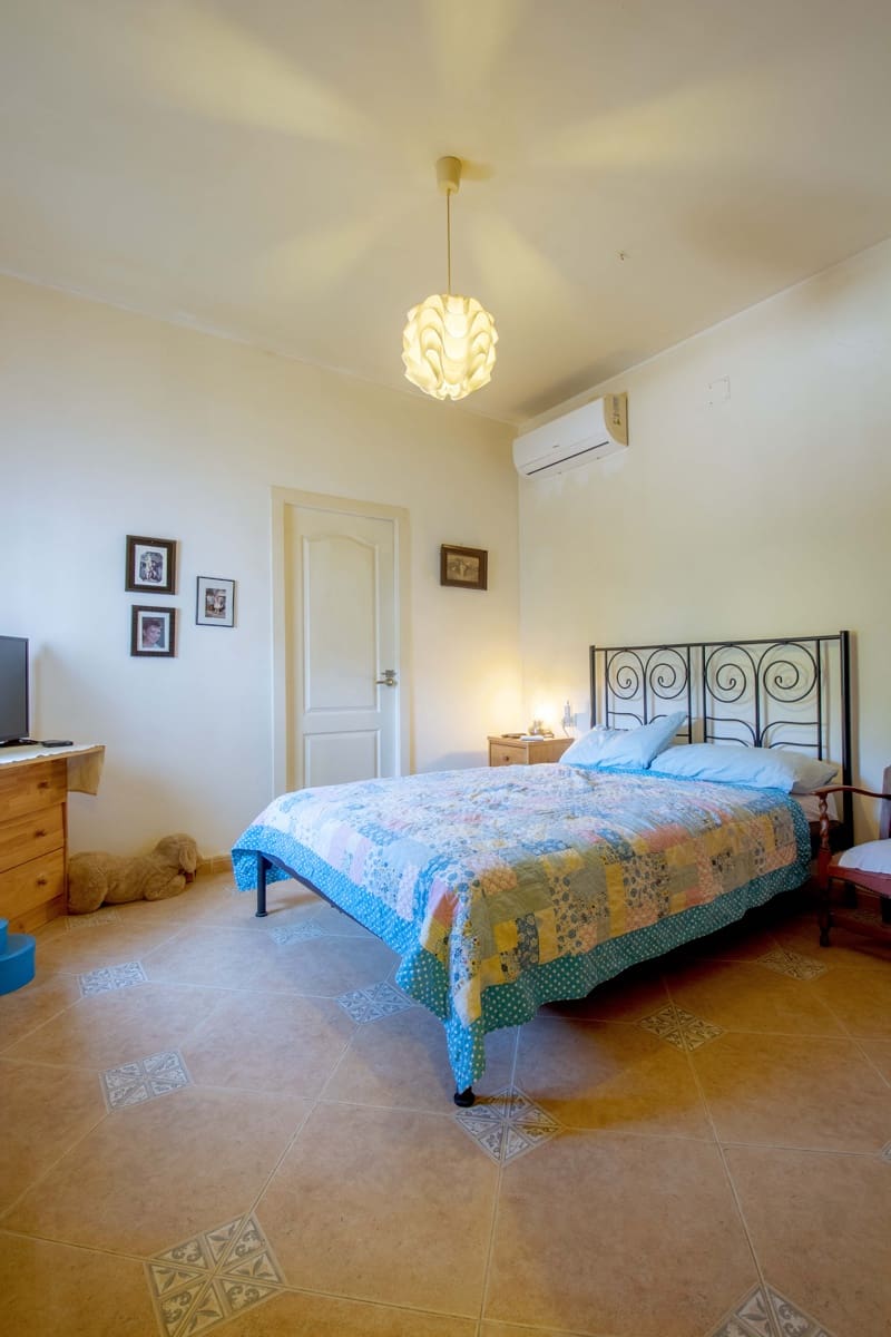 4 soveværelse Finca/Landehus til salg i Comares med swimmingpool - € 349.000 (Ref: 9549993)