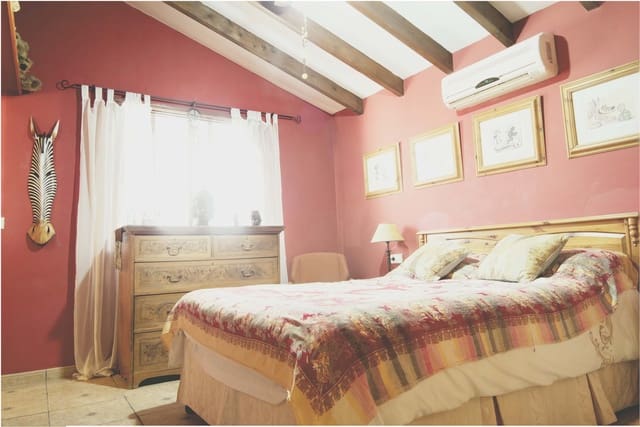 4 Zimmer Apartment zu verkaufen in Canillas de Albaida mit Pool Garage - 359.000 € (Ref: 9552672)