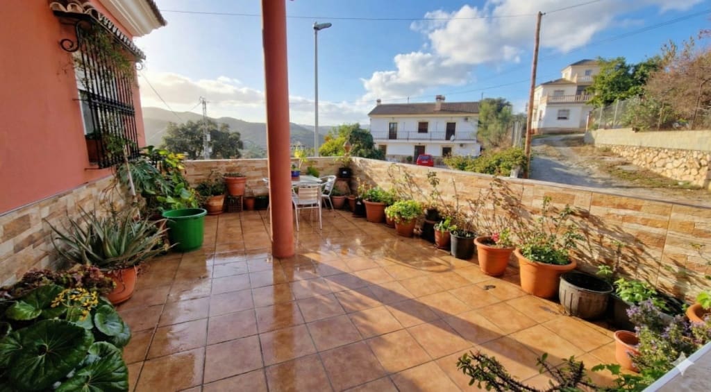 2 soverom Hus til salgs i Comares med garasje - € 335 000 (Ref: 9571992)