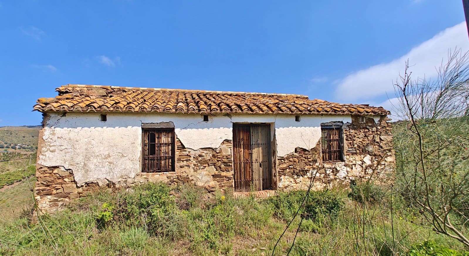 2 bedroom Finca/Country House for sale in Velez-Malaga with garage - € 59,000 (Ref: 9643551)