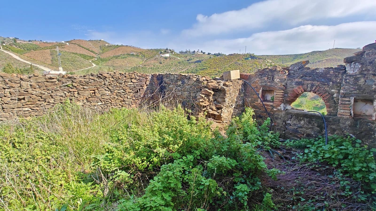 2 bedroom Finca/Country House for sale in Velez-Malaga with garage - € 59,000 (Ref: 9643551)