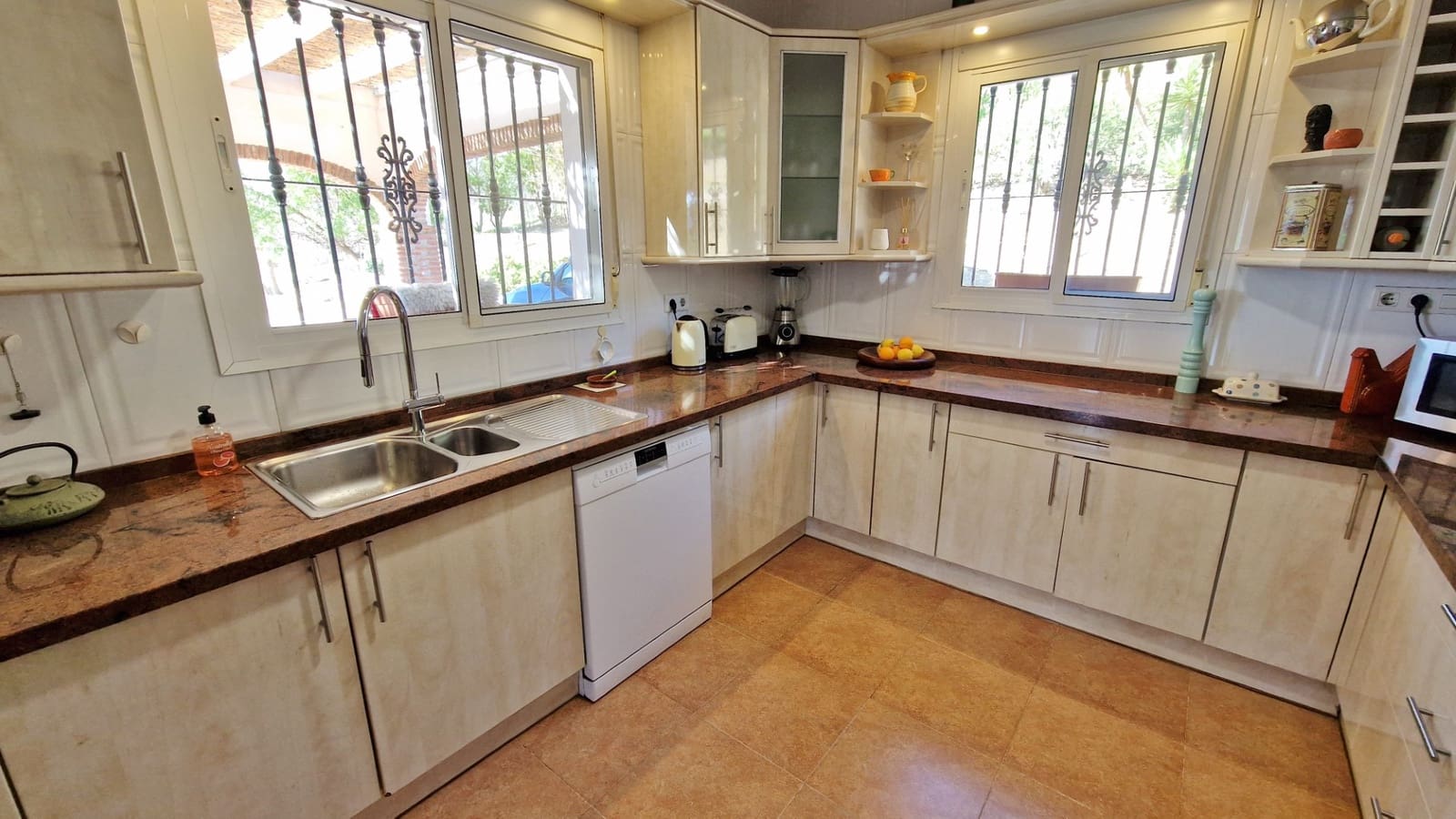 3 bedroom Finca/Country House for sale in Alcaucin with pool garage - € 374,950 (Ref: 9665338)