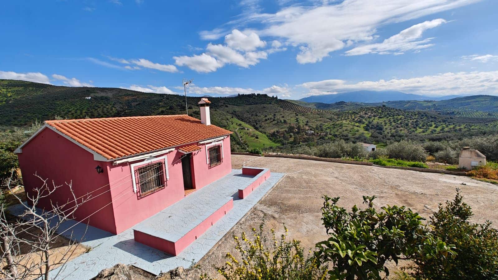 2 bedroom Finca/Country House for sale in Riogordo with garage - € 239,000 (Ref: 9709194)