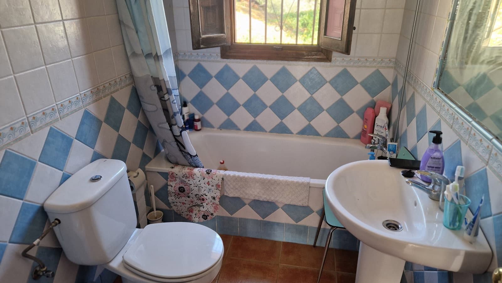 2 bedroom Finca/Country House for sale in Riogordo with garage - € 239,000 (Ref: 9709194)