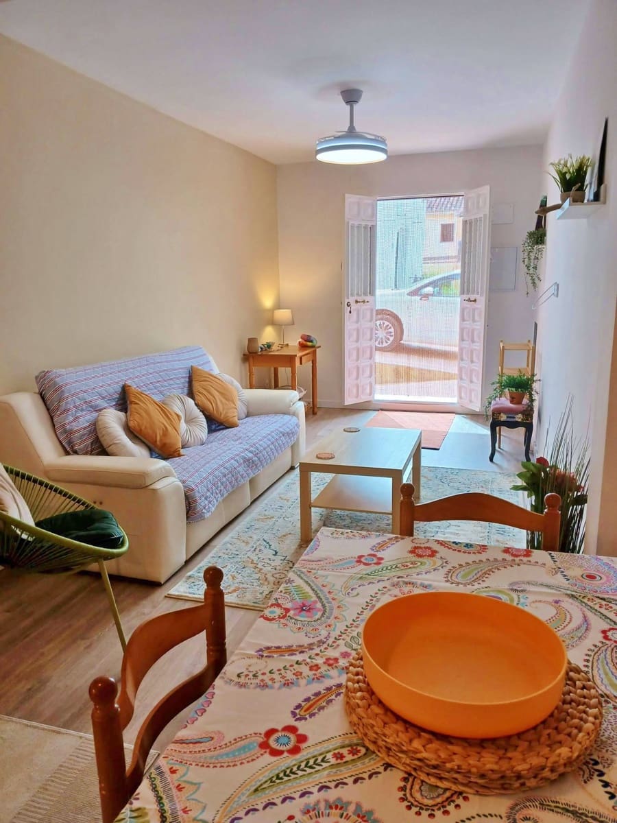2 soveværelse Byhus til leje i Los Romanes - € 850 (Ref: 9813634)