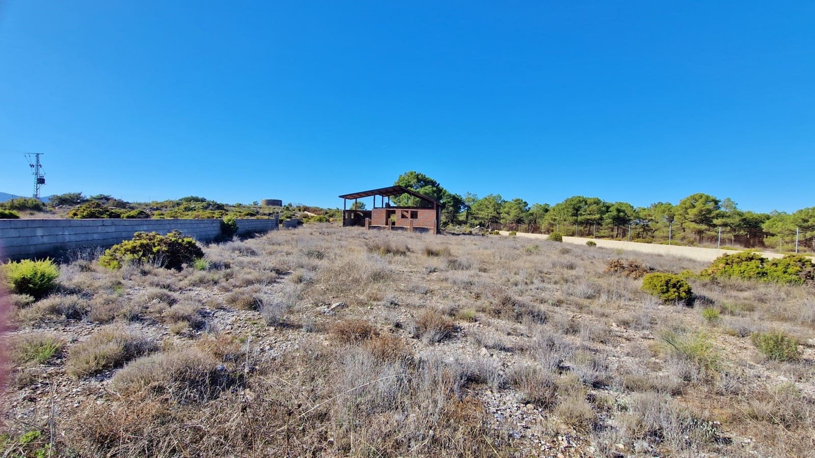 3 soveværelse Finca/Landehus til salg i Albunuelas med swimmingpool - € 89.000 (Ref: 9823936)