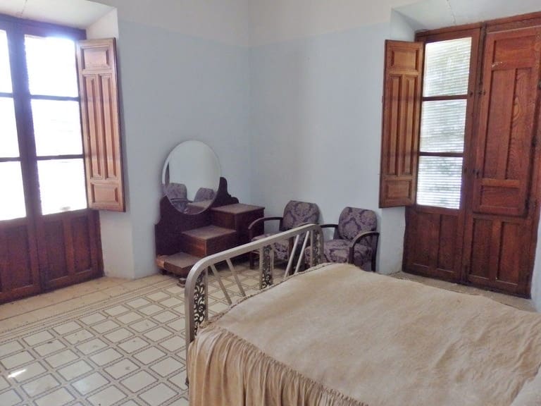 7 bedroom Townhouse for sale in Jayena - € 160,000 (Ref: 9823938)