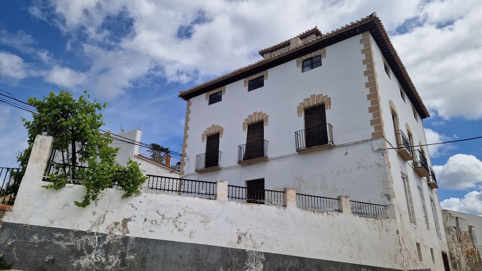 7 bedroom Townhouse for sale in Jayena - € 160,000 (Ref: 9823938)