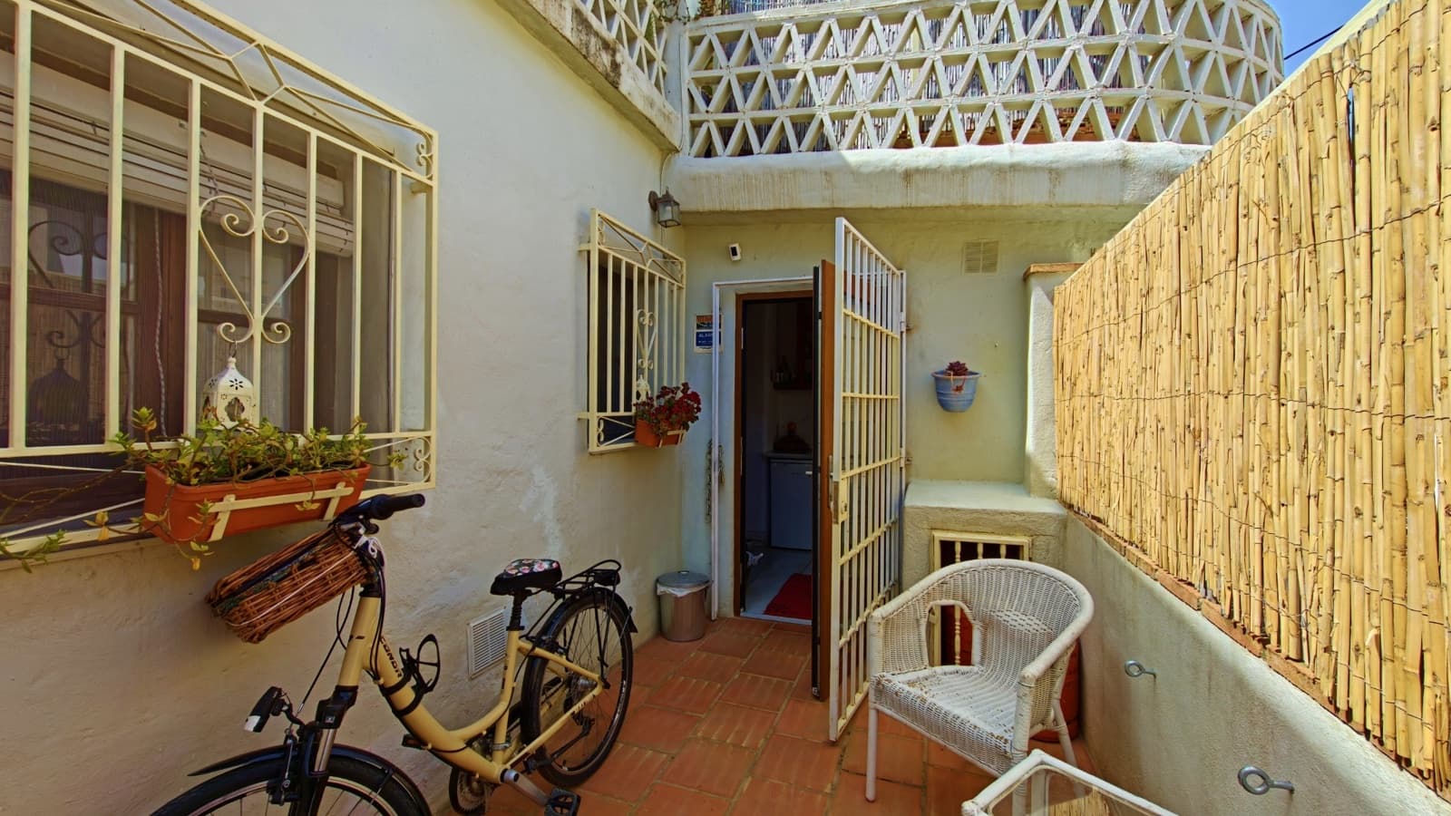 2 bedroom Townhouse for sale in Velez-Malaga - € 135,000 (Ref: 9838825)