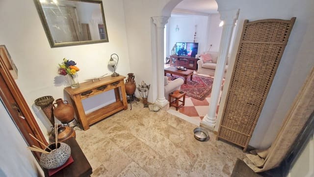 Casa de 4 habitaciones en Canillas de Aceituno en venta - 230.000 € (Ref: 9909775)