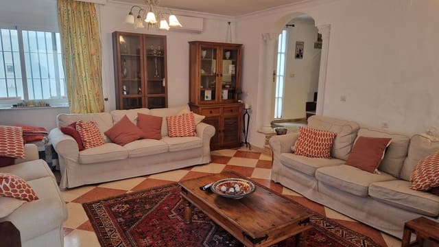 Casa de 4 habitaciones en Canillas de Aceituno en venta - 230.000 € (Ref: 9909775)