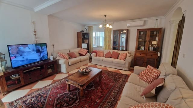 Casa de 4 habitaciones en Canillas de Aceituno en venta - 230.000 € (Ref: 9909775)