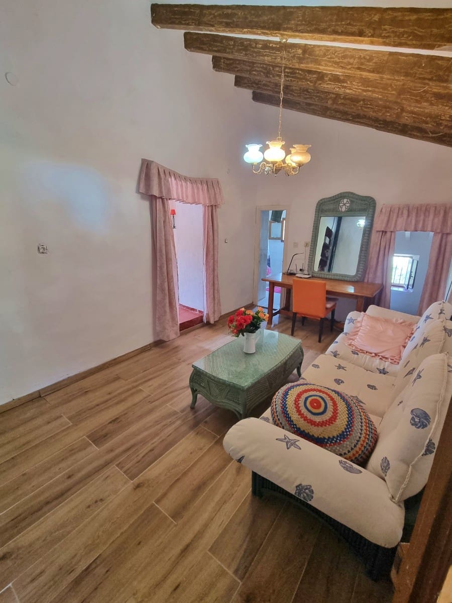 Finca/Casa Rural de 5 habitaciones en Canillas de Aceituno en venta con piscina - 239.000 € (Ref: 9937404)