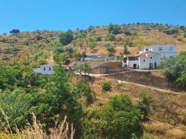 5 bedroom Finca/Country House for sale in Canillas de Aceituno with pool garage - € 239,000 (Ref: 9937404)