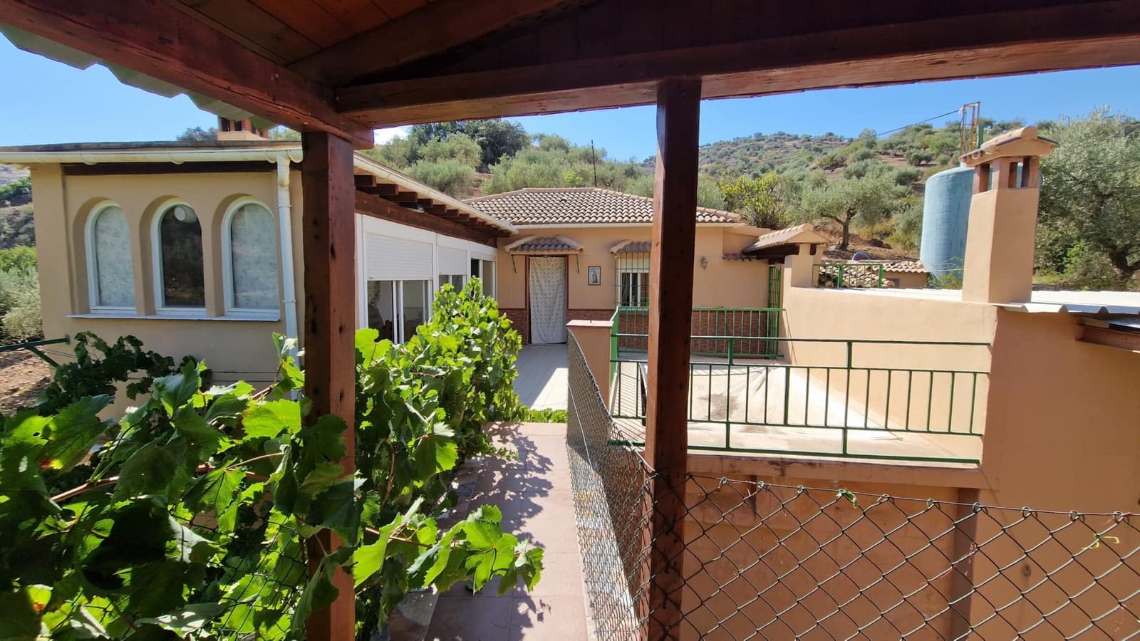 5 bedroom Finca/Country House for sale in Comares with garage - € 295,000 (Ref: 9972318)