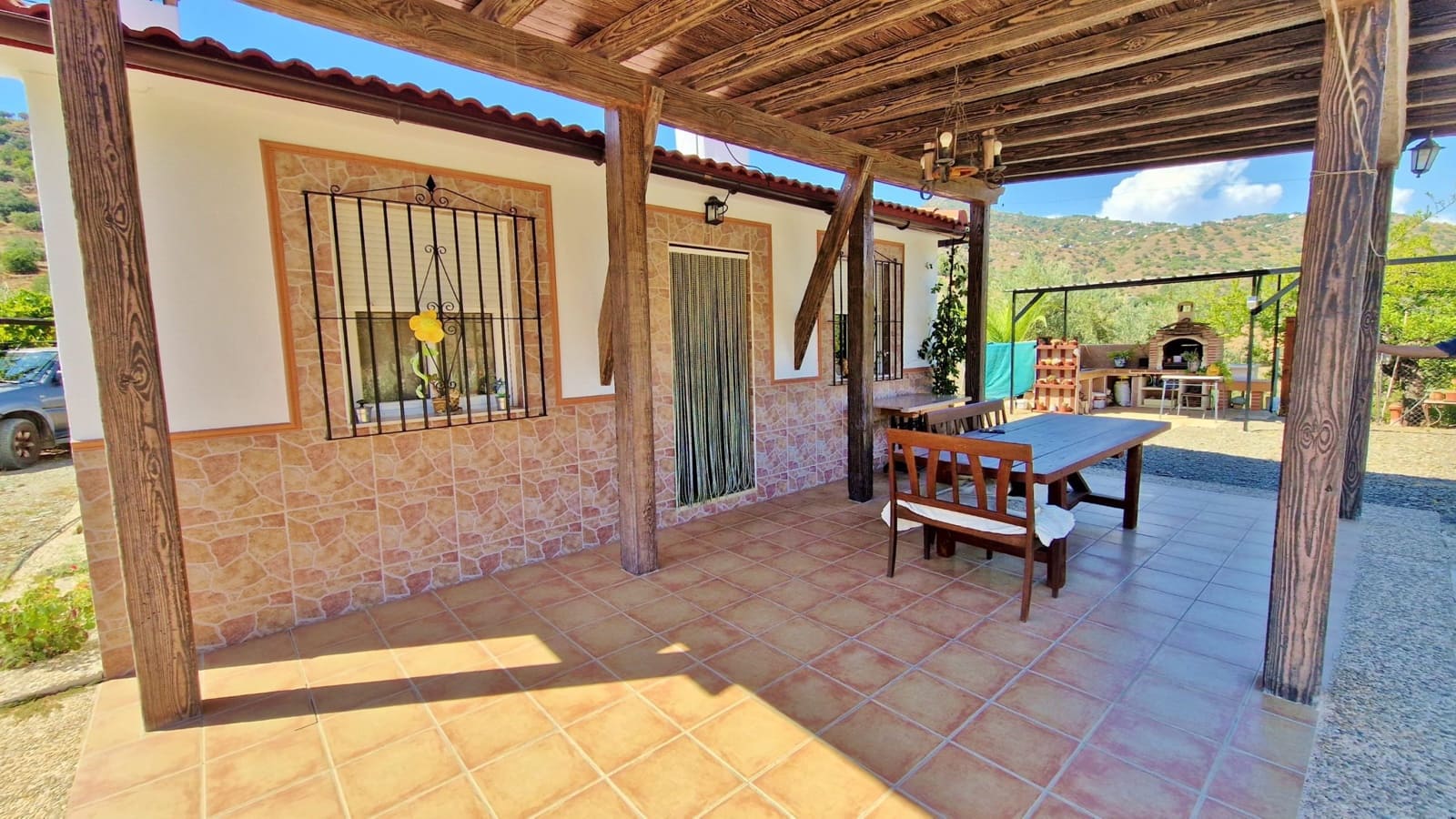 5 bedroom Finca/Country House for sale in Comares with garage - € 295,000 (Ref: 9972318)