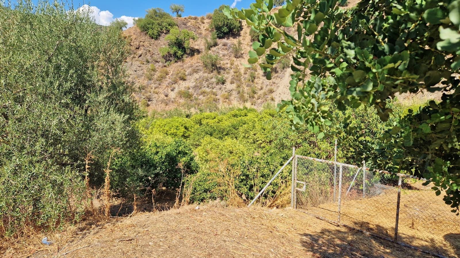 5 bedroom Finca/Country House for sale in Comares with garage - € 295,000 (Ref: 9972318)