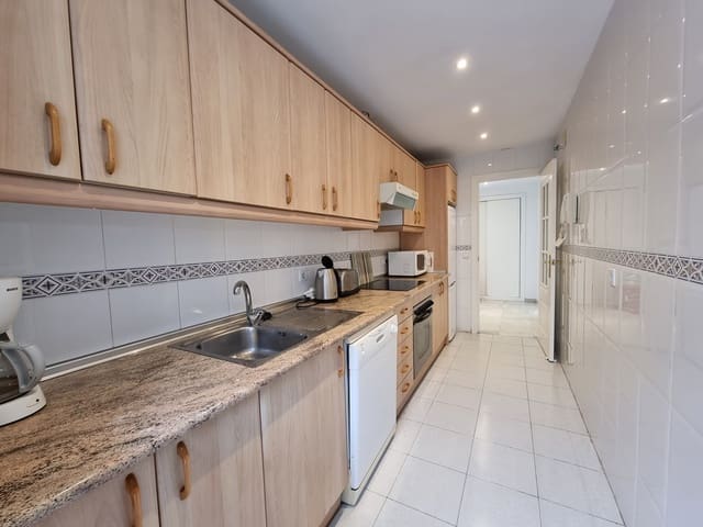 2 slaapkamer Appartement voor vakantieverhuur in Nueva Andalucia, Marbella met zwembad garage - € 1.400 (Ref: 6036903)