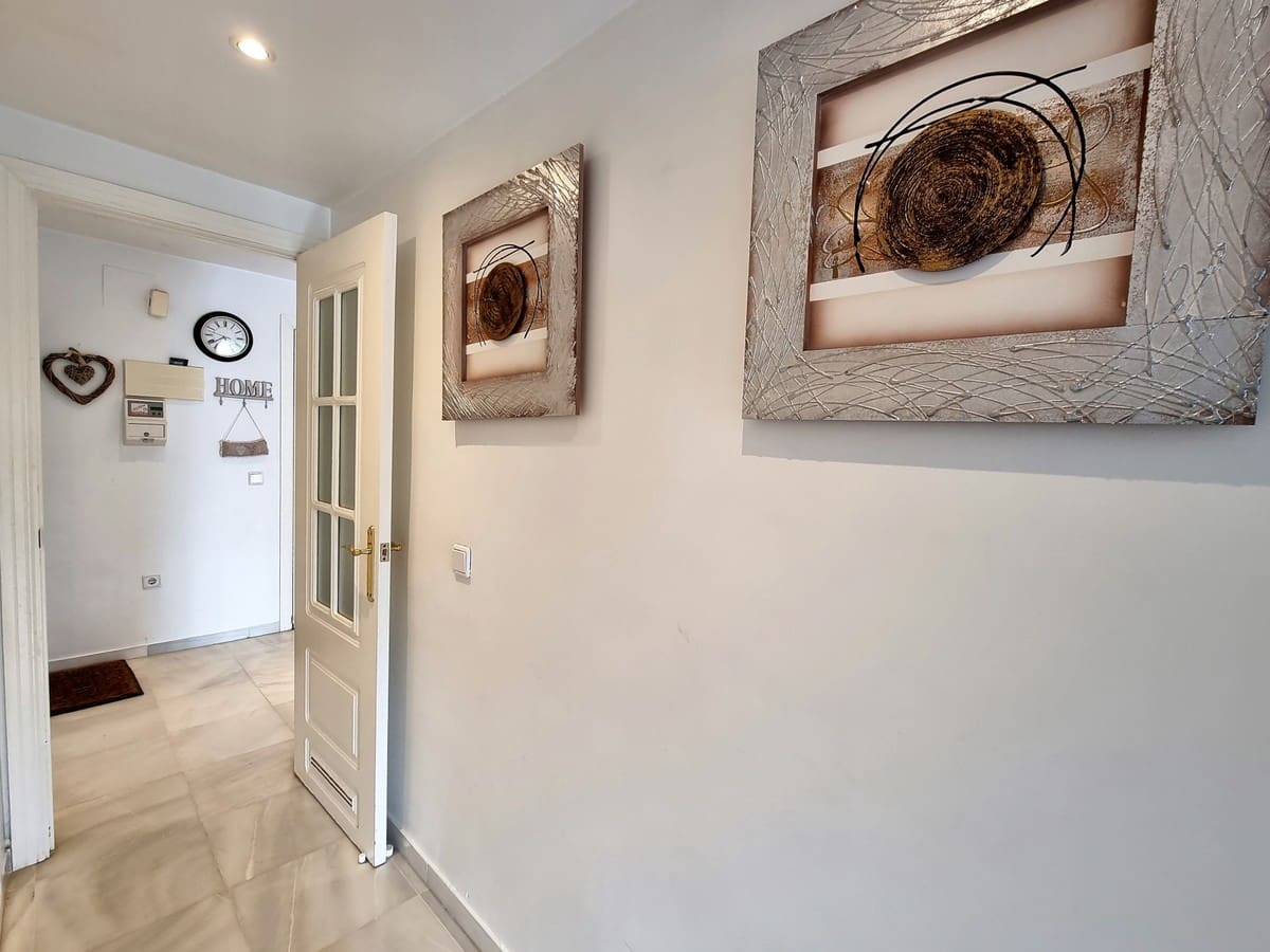 2 slaapkamer Appartement voor vakantieverhuur in Nueva Andalucia met zwembad garage - € 1.400 (Ref: 6036903)