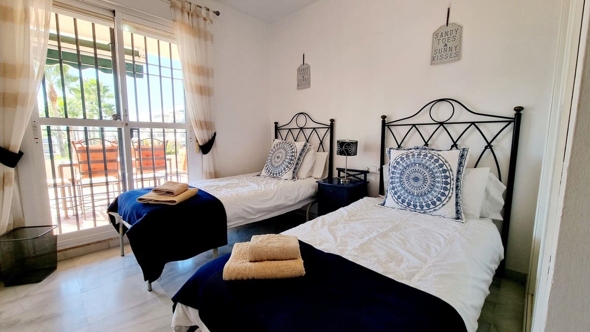 2 slaapkamer Appartement voor vakantieverhuur in Nueva Andalucia met zwembad garage - € 1.400 (Ref: 6036903)