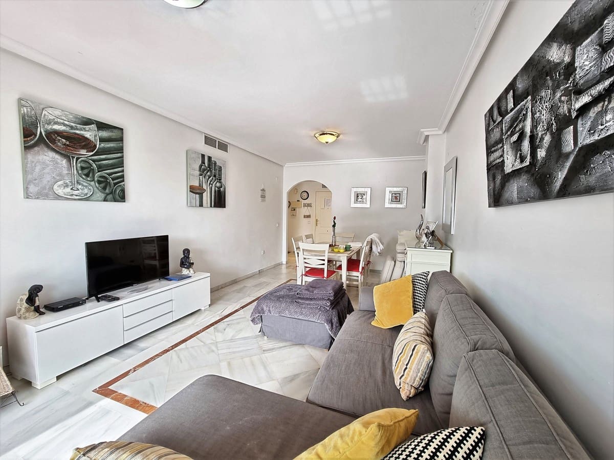 2 slaapkamer Appartement voor vakantieverhuur in Nueva Andalucia met zwembad garage - € 1.400 (Ref: 6036903)