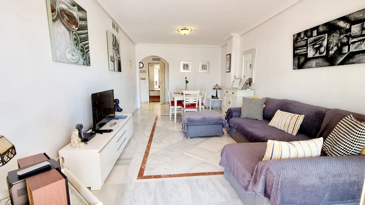 2 slaapkamer Appartement voor vakantieverhuur in Nueva Andalucia met zwembad garage - € 1.400 (Ref: 6036903)